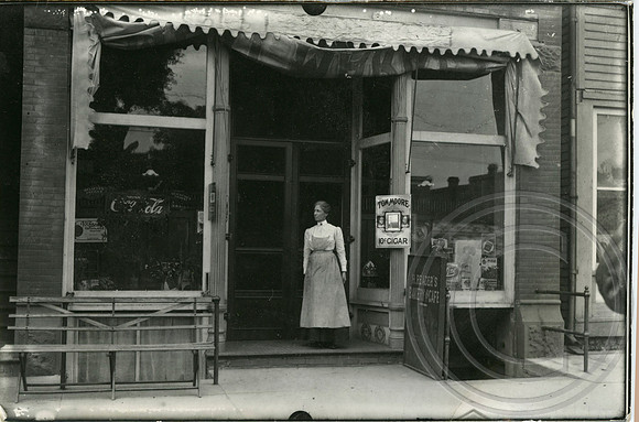 H. Readers Bakery and Cafe, circa 1900