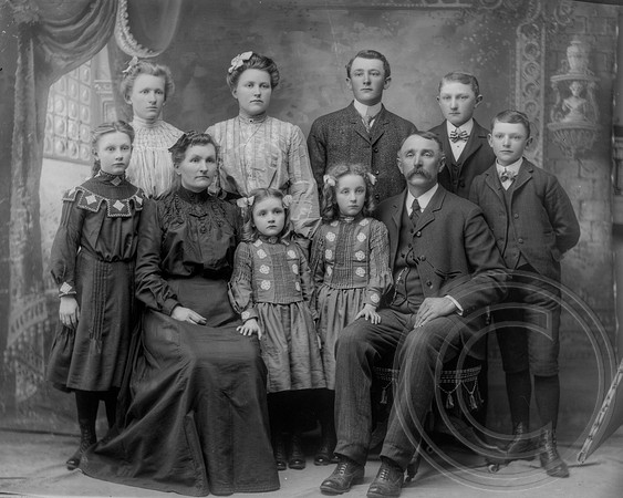Peter Knuth family 1900
