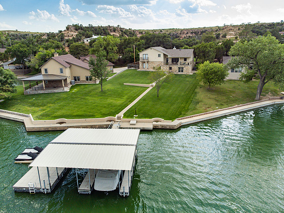 Home on Lake Tanglewood