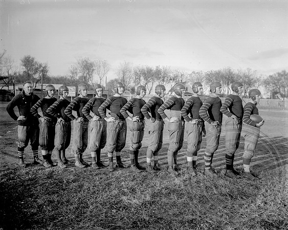 1921 football team line, Wahoo Nebraska
